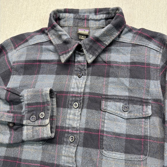 Patagonia Tops - Patagonia Women's Organic Cotton Long-Sleeved Fjord Flannel Shirt‎ Size 6